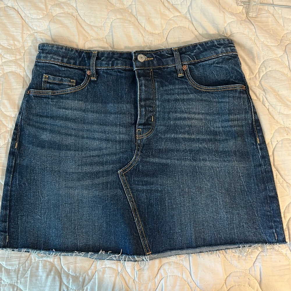 Old Navy Denim Mini Skirt Womens 8 Distressed Raw Hem Medium Wash Jean